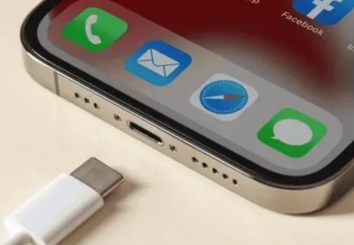 扶绥苹果15维修分享iPhone15改USB-C接口后能和安卓用户互借充电器吗 